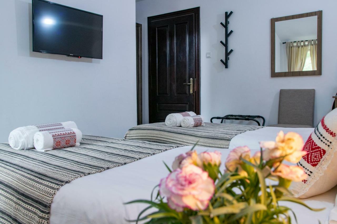 Hotel Floare De Colt Manastirea Humorului Ngoại thất bức ảnh