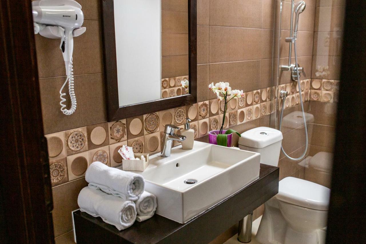 Hotel Floare De Colt Manastirea Humorului Ngoại thất bức ảnh
